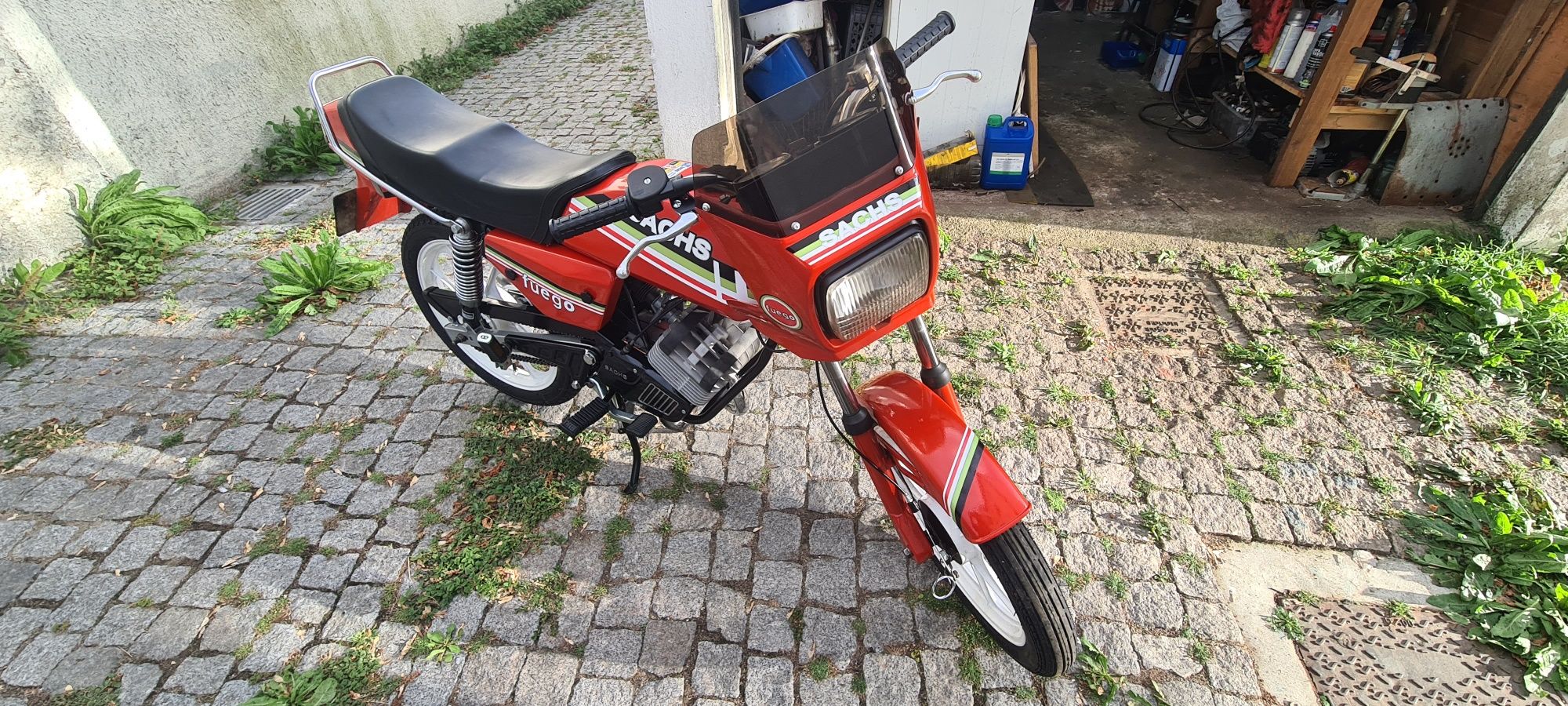 Restauro de motorizadas e motores a 2 tempos