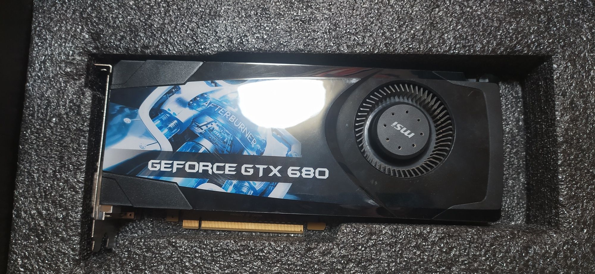 GTX680 MSI 2 gb.