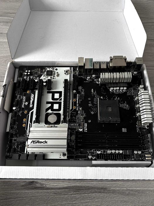 Материнська плата ASRock X370 Pro4 Socket AM4