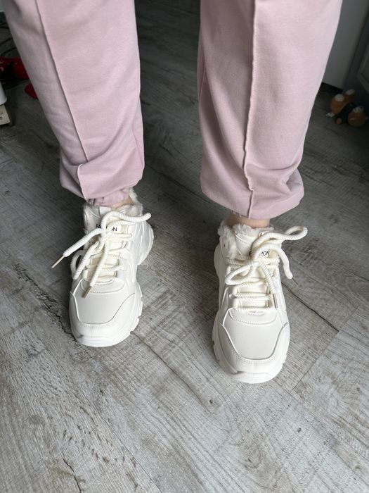 Зимові кросівки жіночі 36