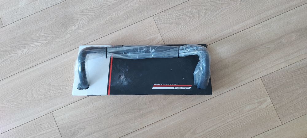 Kierownica FSA karbon nowa.