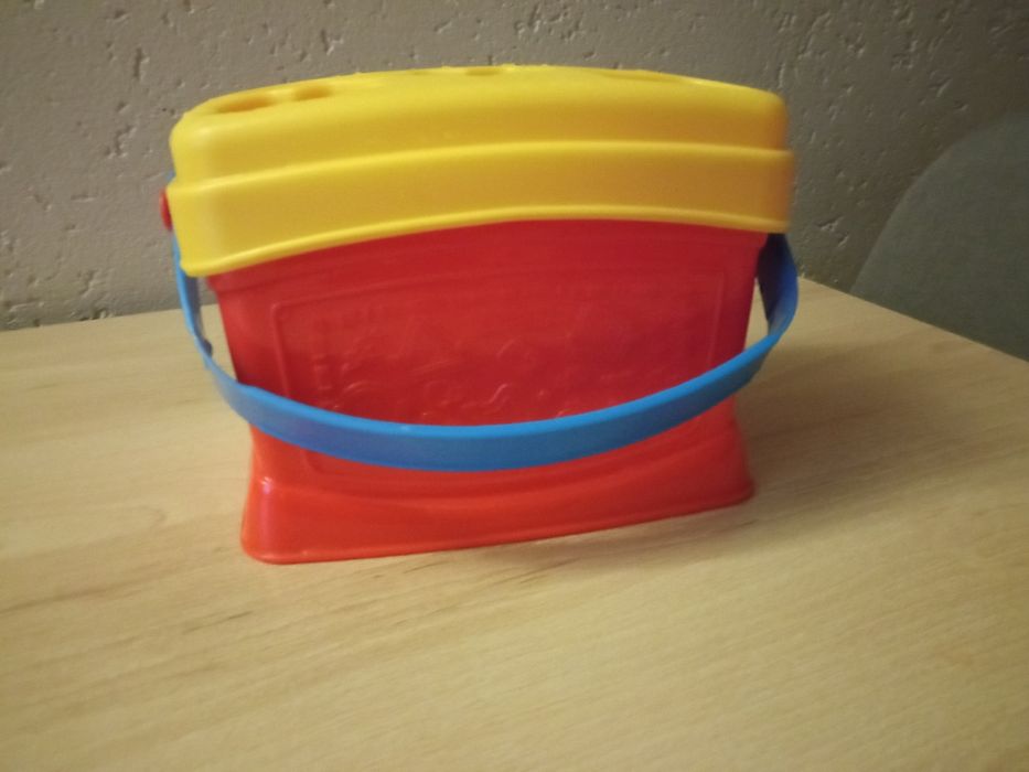 Wiaderko plus grabki, foremki.