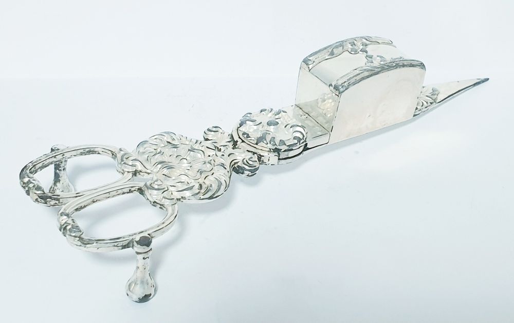 Fantástica antiga tesoura de morrões com banho em prata contrastada