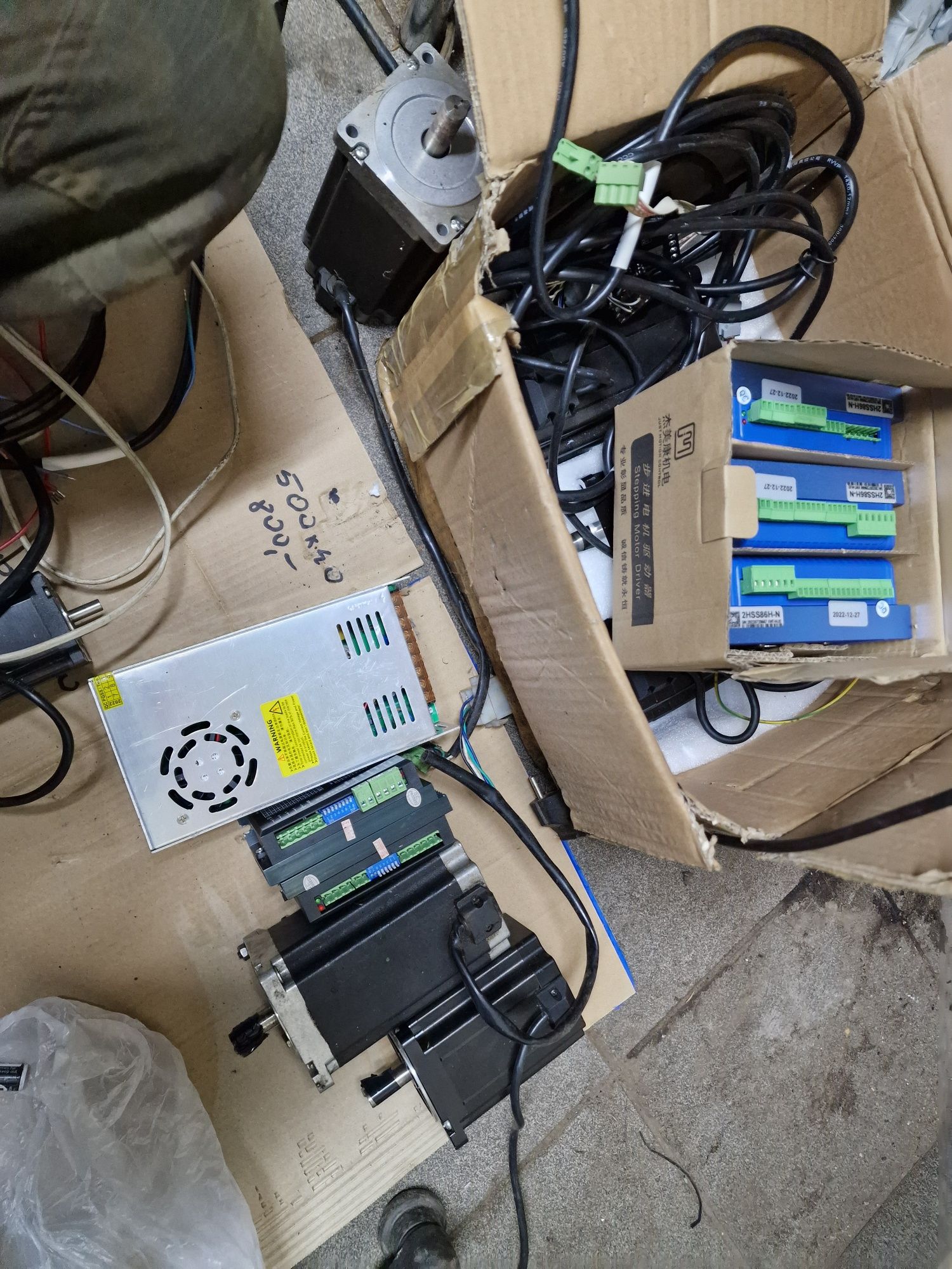 Silniki serwo cnc i projekt frezarki do ukończenia