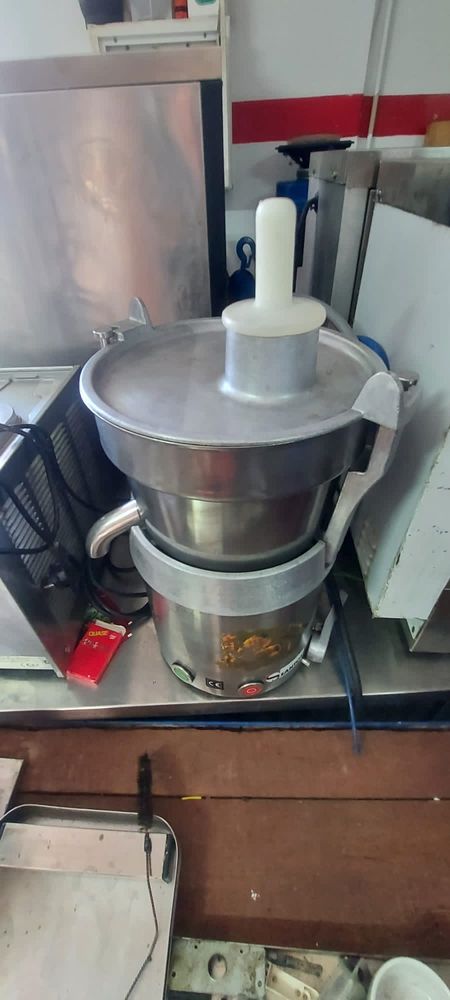 Equipamento hoteleiro , fritadeira , maquina de descascar batatas