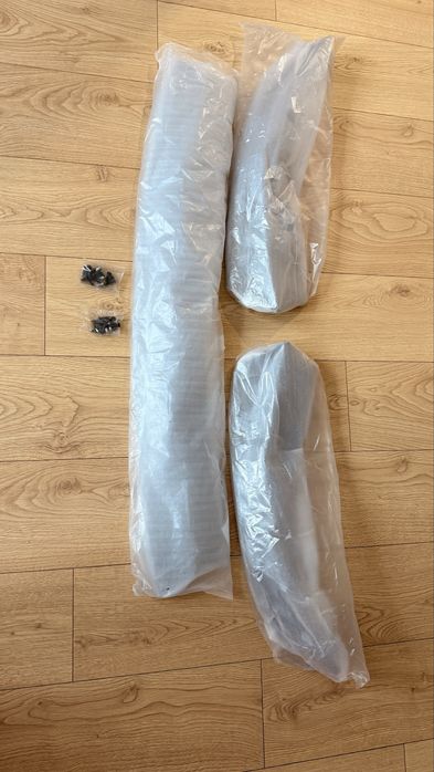 Губа, сплітер переднього бампера чорний глянець Tesla модел Y