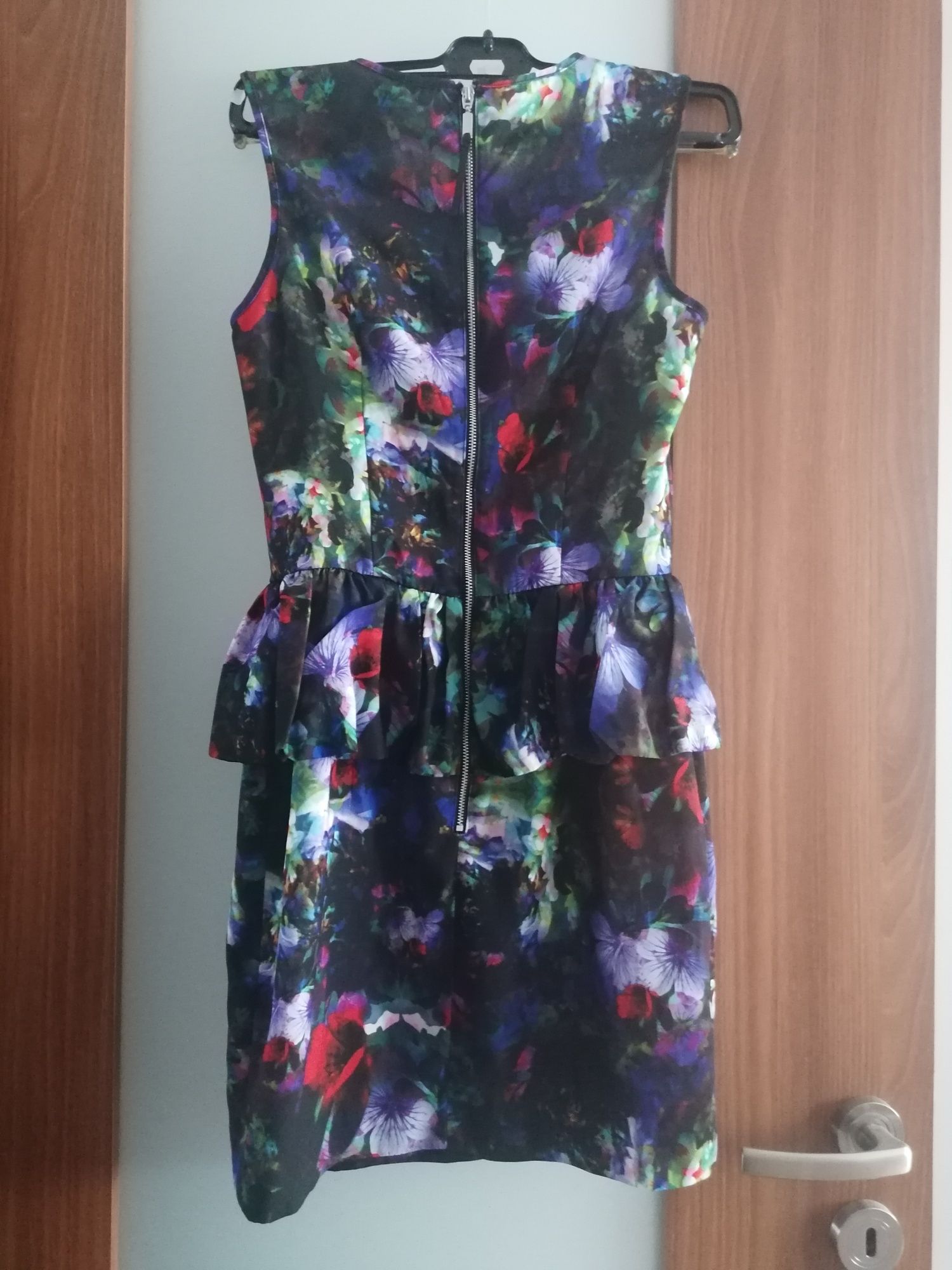 Sukienka z baskinką h&m