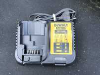 Зарядні пристрої DeWalt dcb118