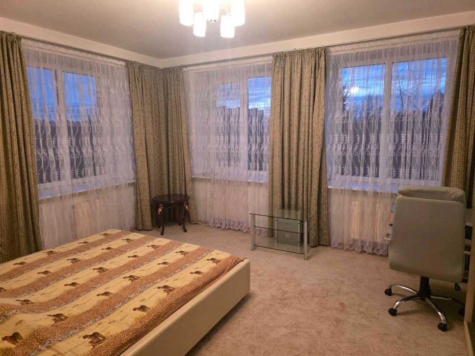 Продам двоповерховий будинок 260 кв м