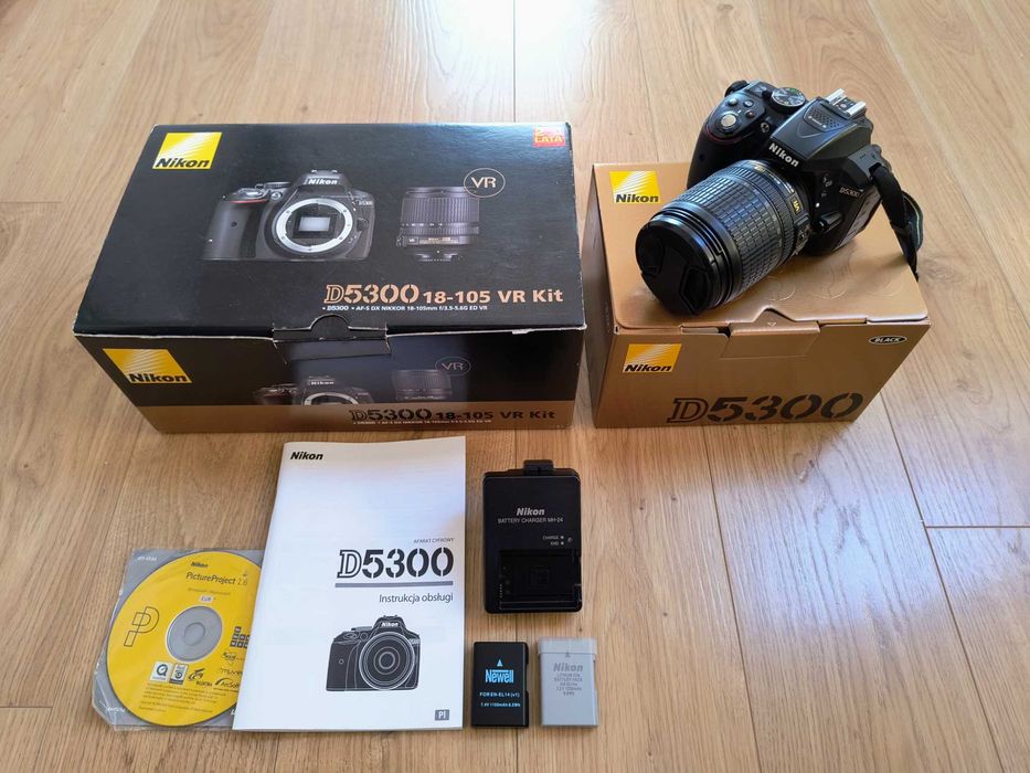 Nikon D5300 + obiektyw AF-S DX NIKKOR 18-105 mm VR + 2 baterie