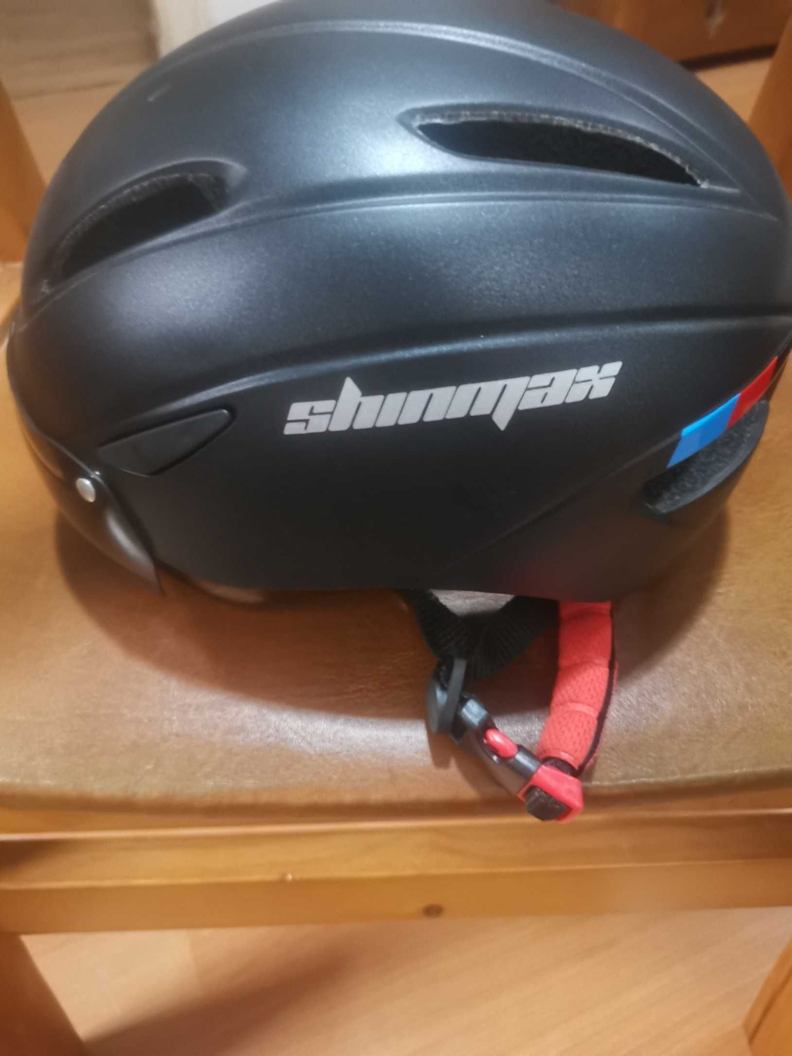 Capacete bike com luz traseira, óculos e saco