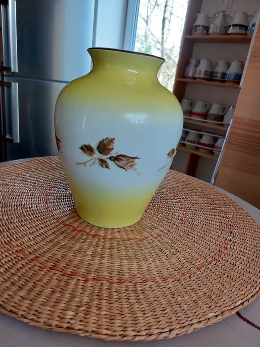 Wazon/flakon, Chodzież, przyżółcany, 21 cm, dekor gałązka z różą, PRL