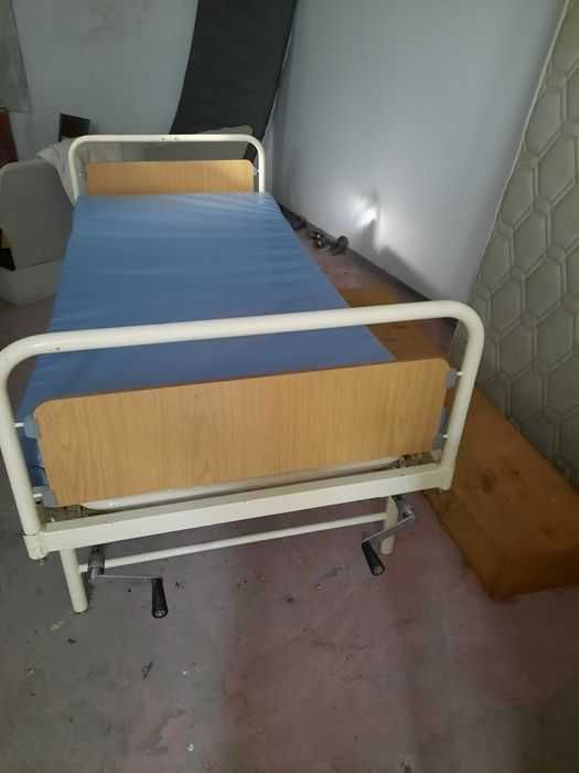 Cama articulada hopitalar para pessoas acamadas com colchão