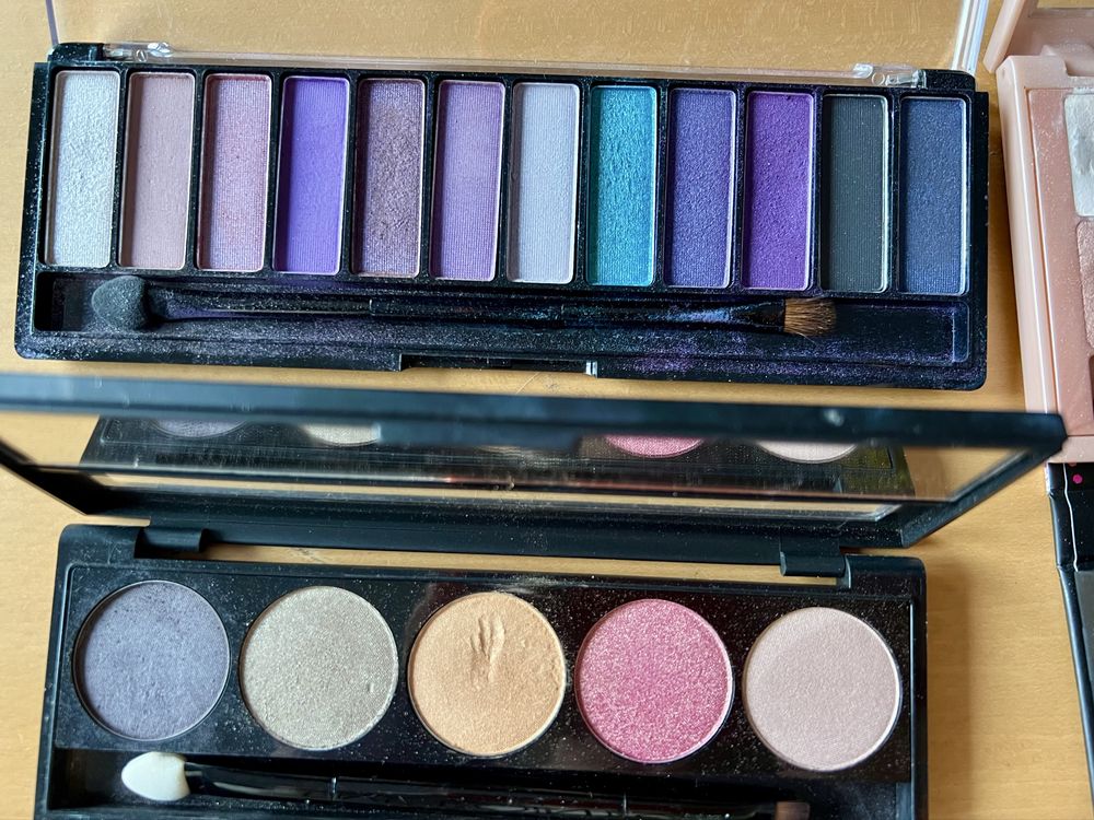 Zestaw 7 palet cieni do oczu rimmel miyo maybelline