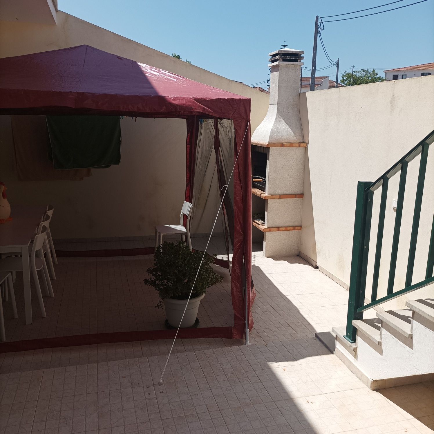 Vendo excelente moradia T4 a 5 minutos do centro da Lourinhã.