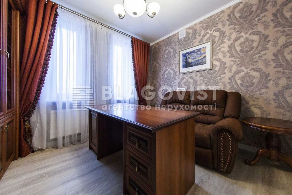 Чудовий будинок поряд Голосеевского парку, м. Голосіївська