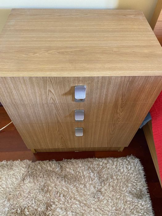 Mesinha de cabeceira