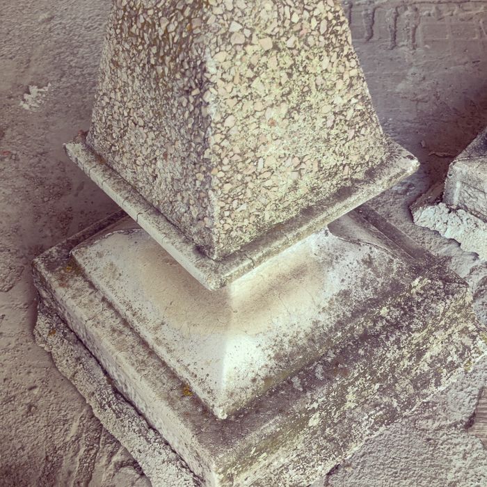 Vendo 4 pinos de pedra