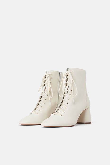 Botins de pele cru com atacadores ZARA