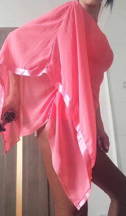 Koralowy top z jednym rękawem z tiulu S/M