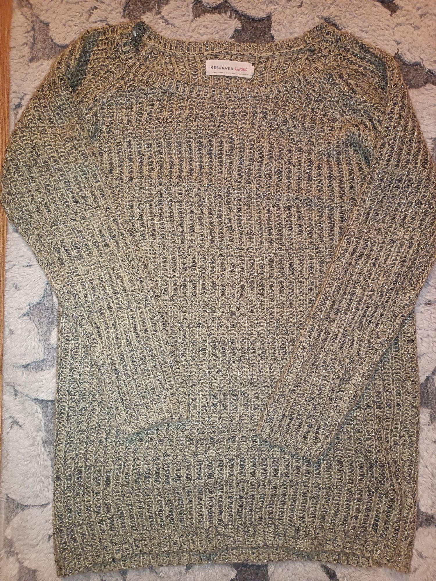 Sweter Reserved z brokatem