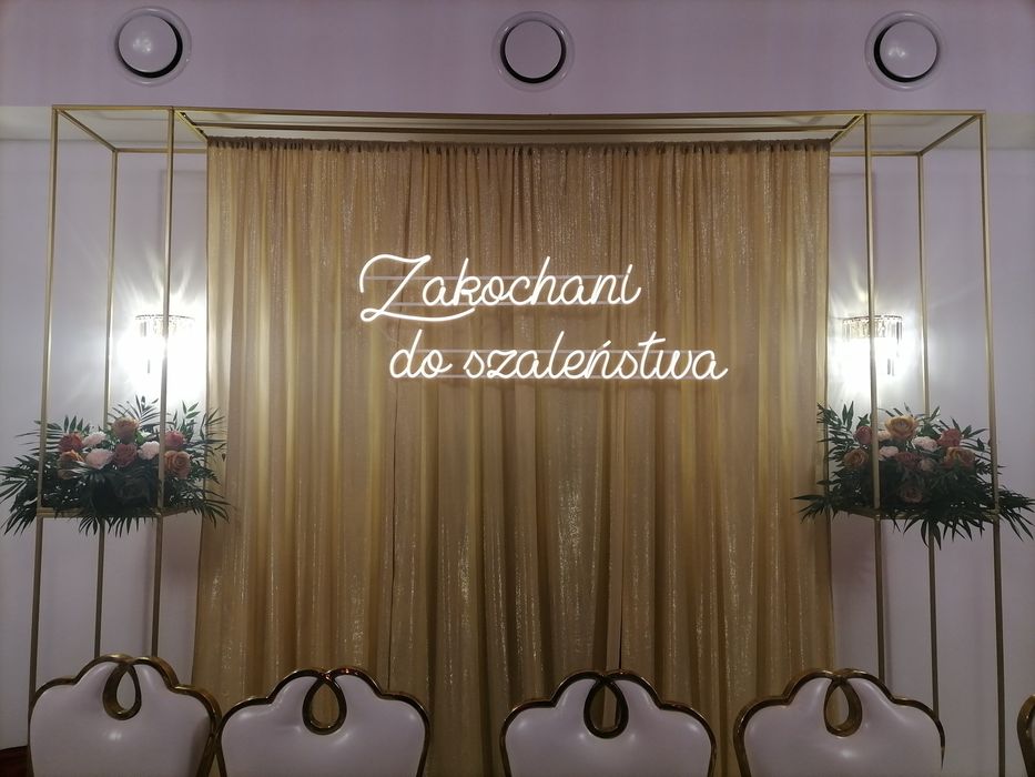 Napis LED  "Zakochani do szaleństwa" , Ścianka drewno / metal