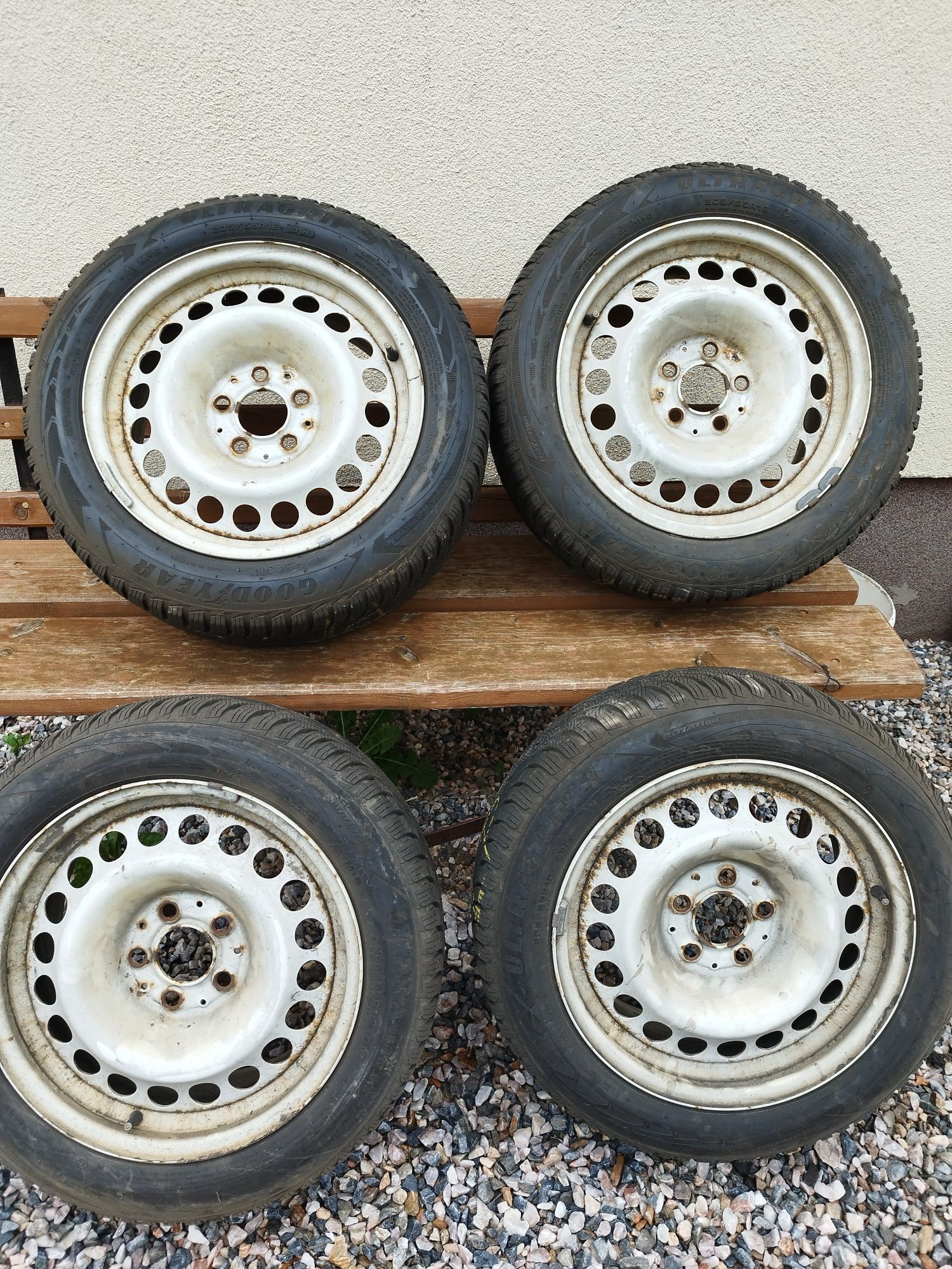 Opony na felgach stalowych R16 Mercedes