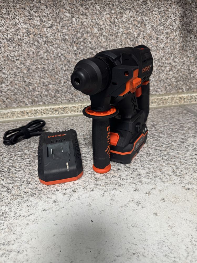 Акумуляторний перфоратор Dnipro-M DHR-201BC Compact