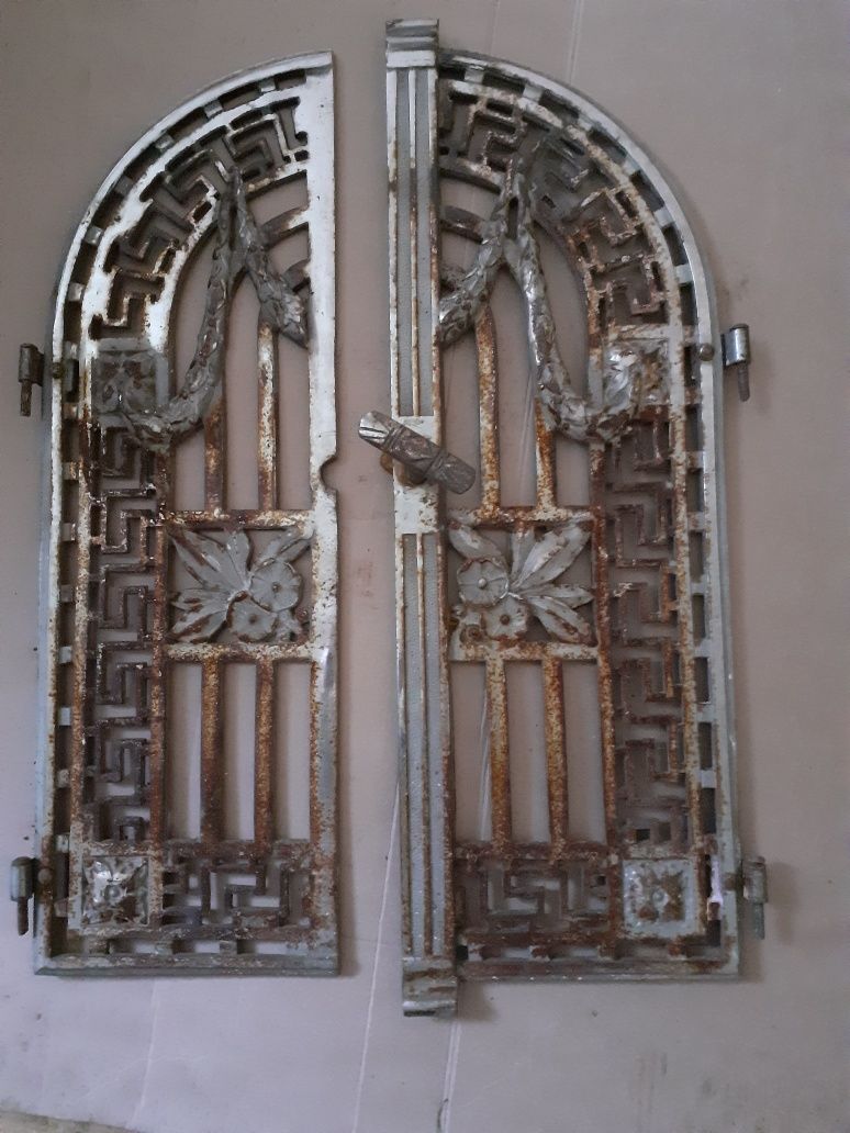 Drzwiczki aluminiowe i  żeliwne do pieca, grilla.