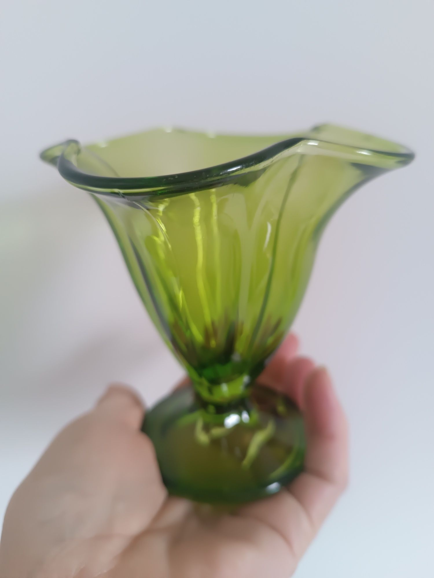Piękny zielony kielich wazon