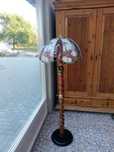 Lampa stojąca z szybkami