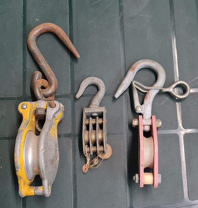 Vendo  Cadernais  / Roldanas Vintage para desocupar urgente