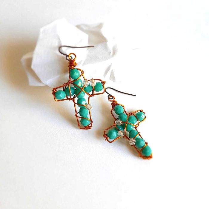 Brincos cruz grande pendente com cristais