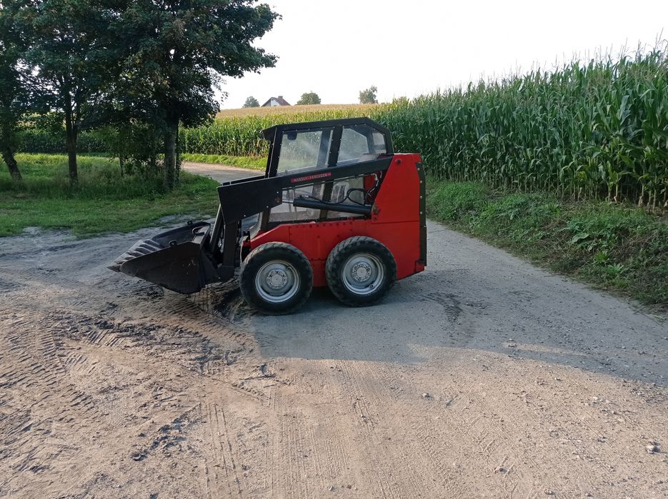 Bobcat MF miniładowarka Massey Ferguson Ładowarka burtowa