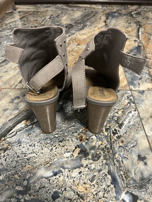 Sandały skórzane zamszowe Lasocki szare na słupku 38 ćwieki