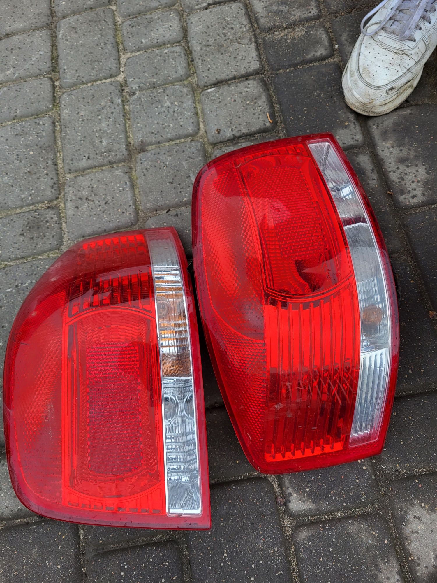 Lampa tylna audi a3 8p wersja 3drzwiowa kompletna z wkładem