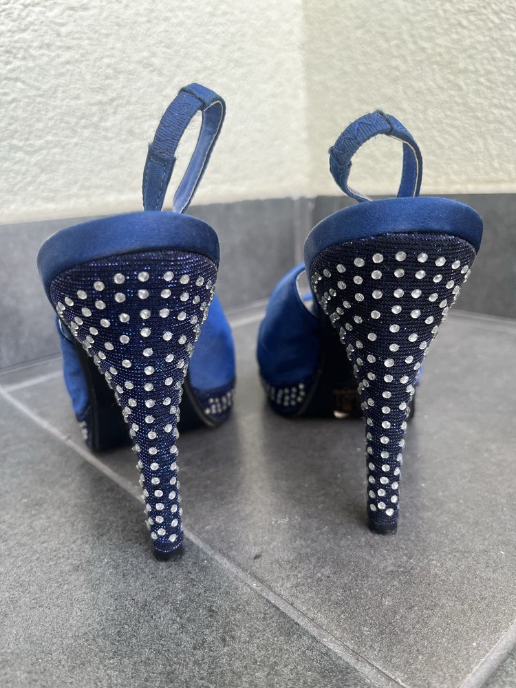 Buty na obcasie