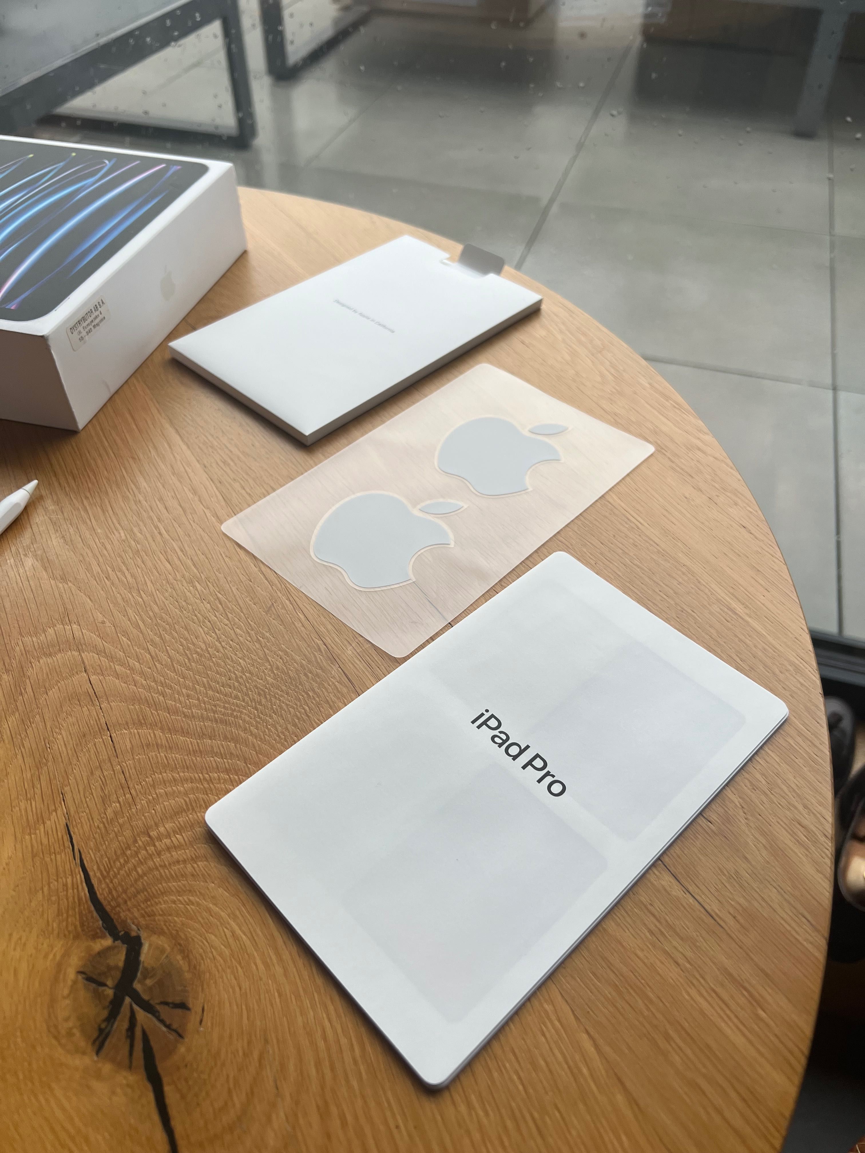 iPad PRO 11 4th generation 256 gb plus rysik