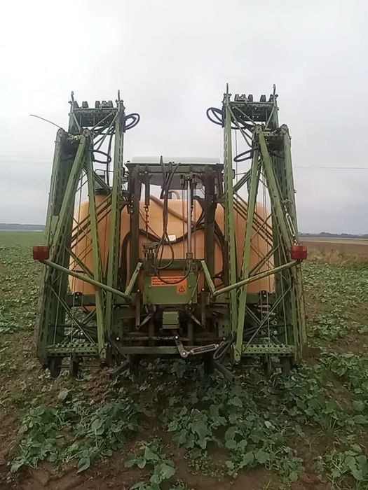 Opryskiwacz Amazone UF 1200