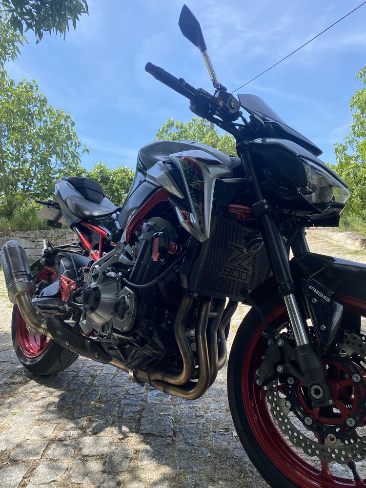 Kawasaki z900.