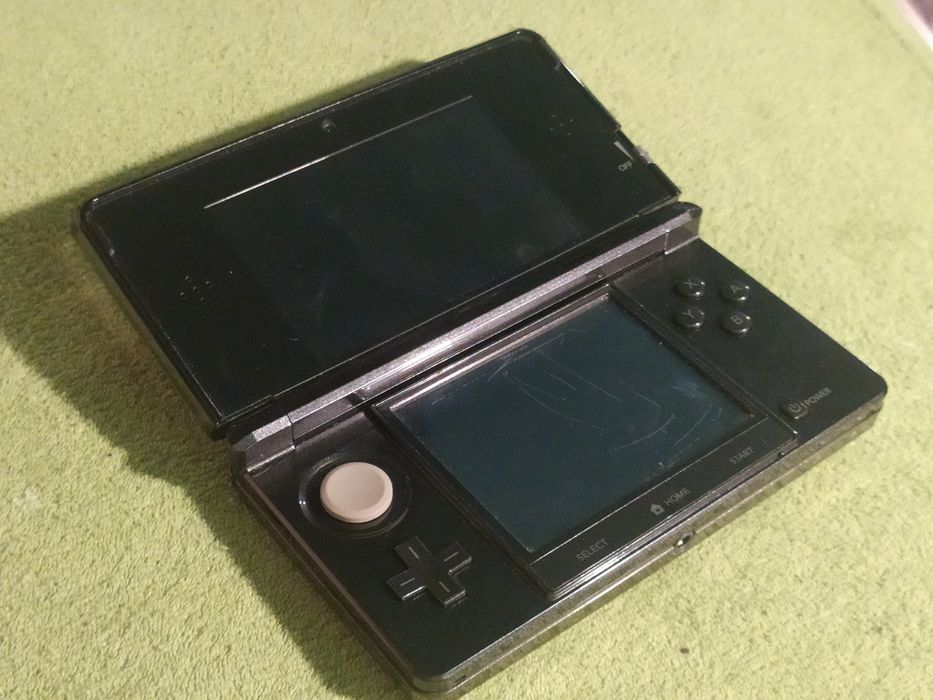 Nintendo 3DS + dwie gry