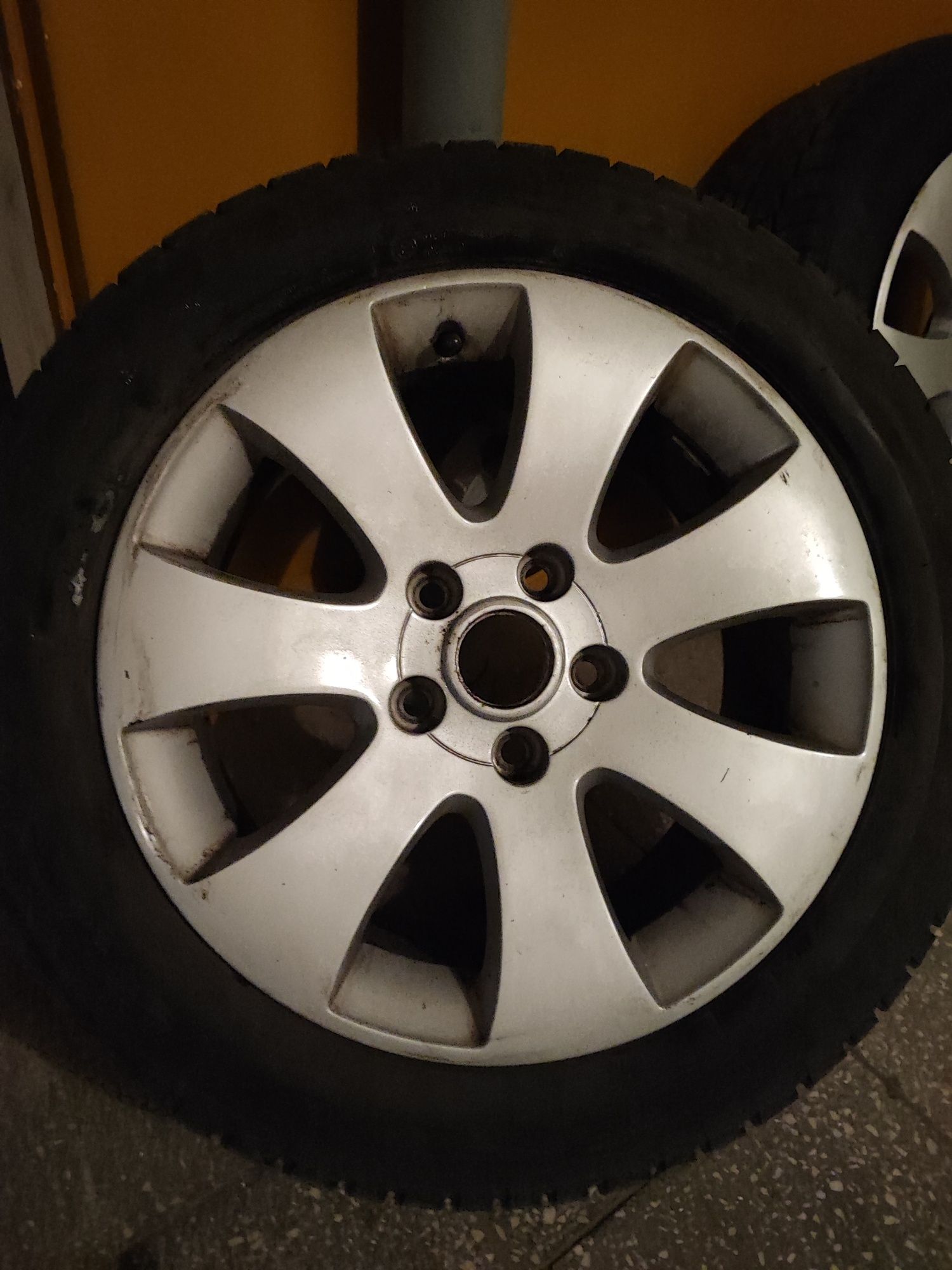 Felgi aluminiowe 16 z oponami