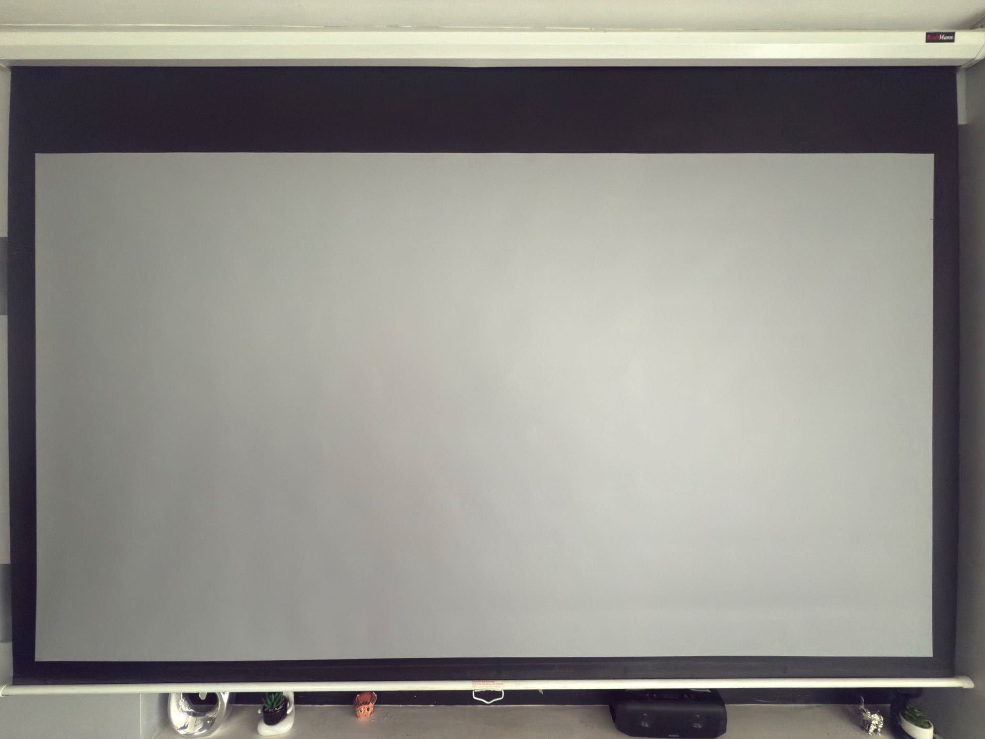 Projektor Optoma HD33 + ekran Kraftmann 110 cali  Kino 3D w Twoim domu