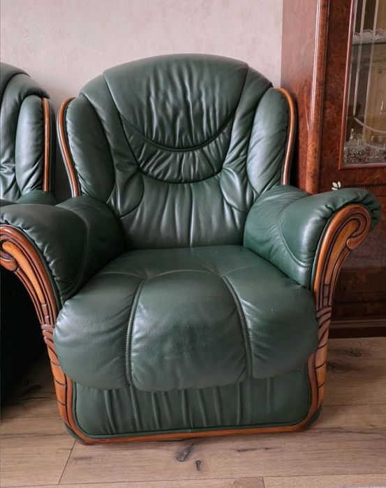 Продам диван с креслами кожаные