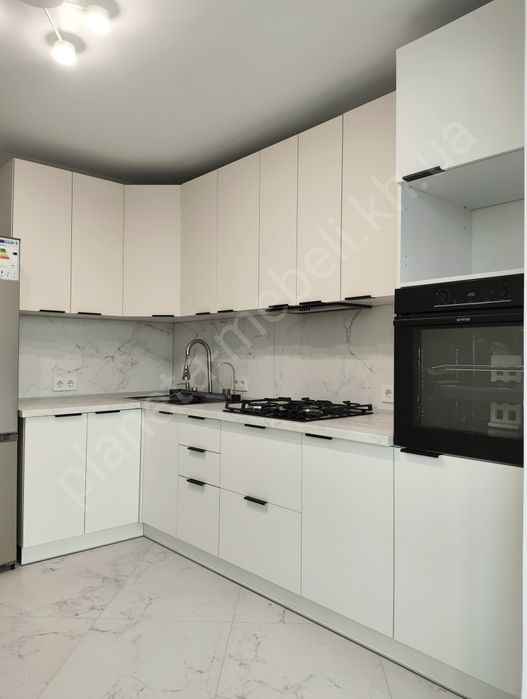 При замовленні кухні стільниця в подарунок