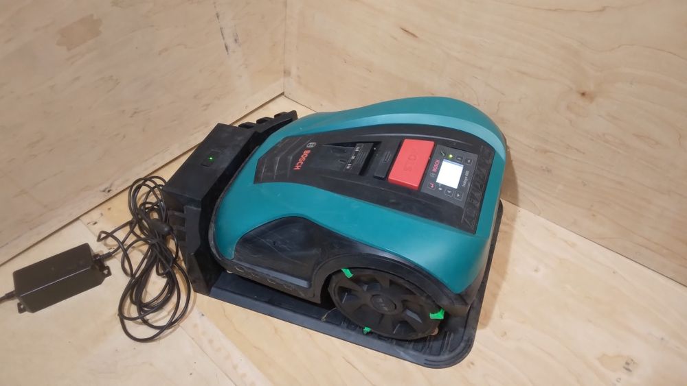 Robot koszący Bosch Indego 400 kosiarka samojezdna Bosch