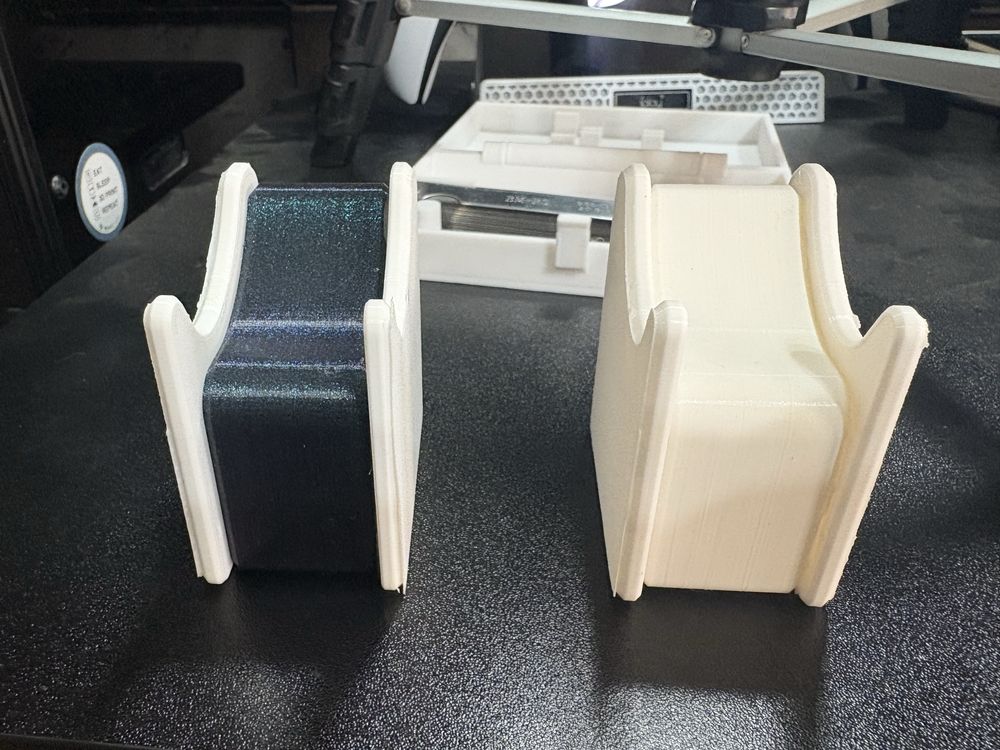 Oddam dwa stojaki pod pady ps5