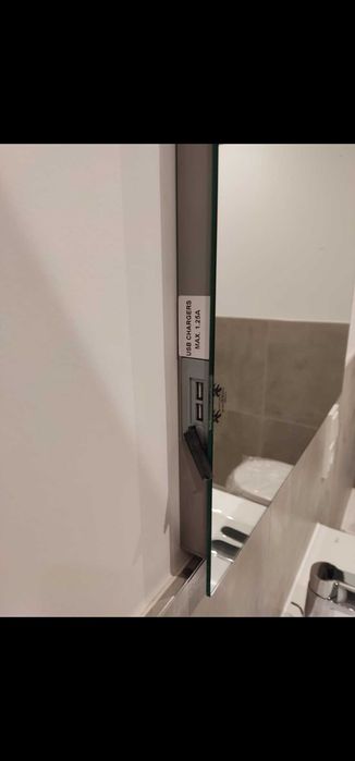 Ekskluzywne lustro łazienkowe z wieloma finkcjami