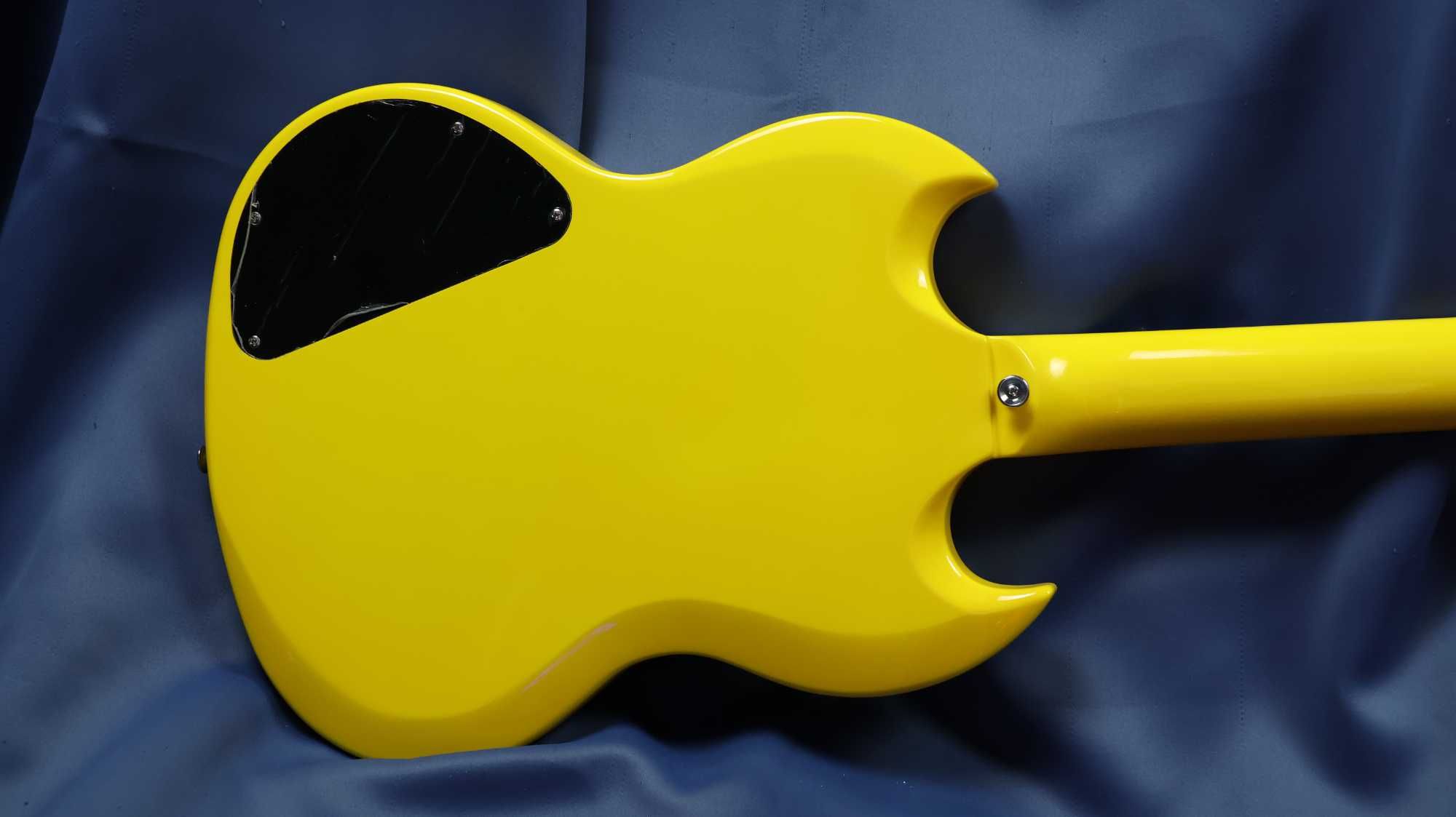 Gitara elektryczna Arrow Twincut SG z pokrowcem