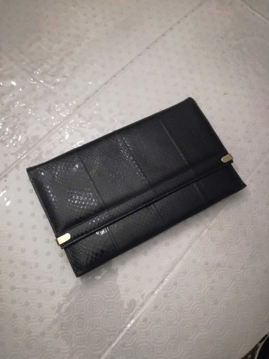 Duas Pochetes: preta e vermelha escura